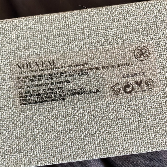 ABH Nouveau Palette - Picture 7 of 9